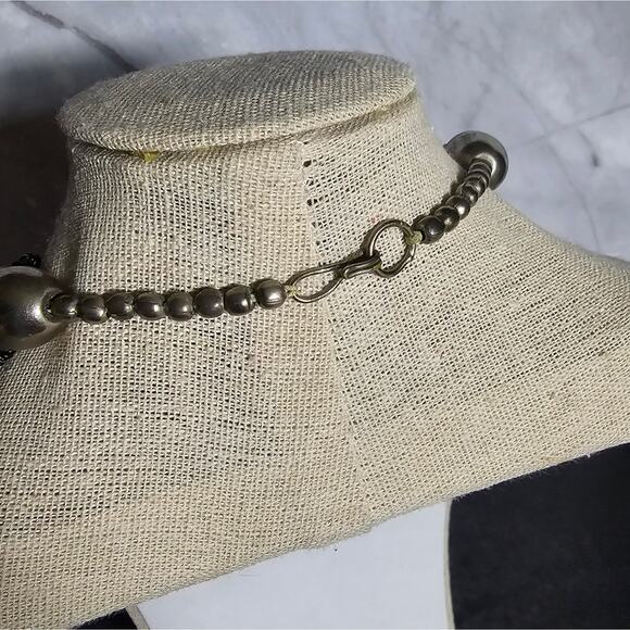 VINTAGE 1990s seed bead multistrand necklace with hammered gold tone statement - Picture 6 of 7